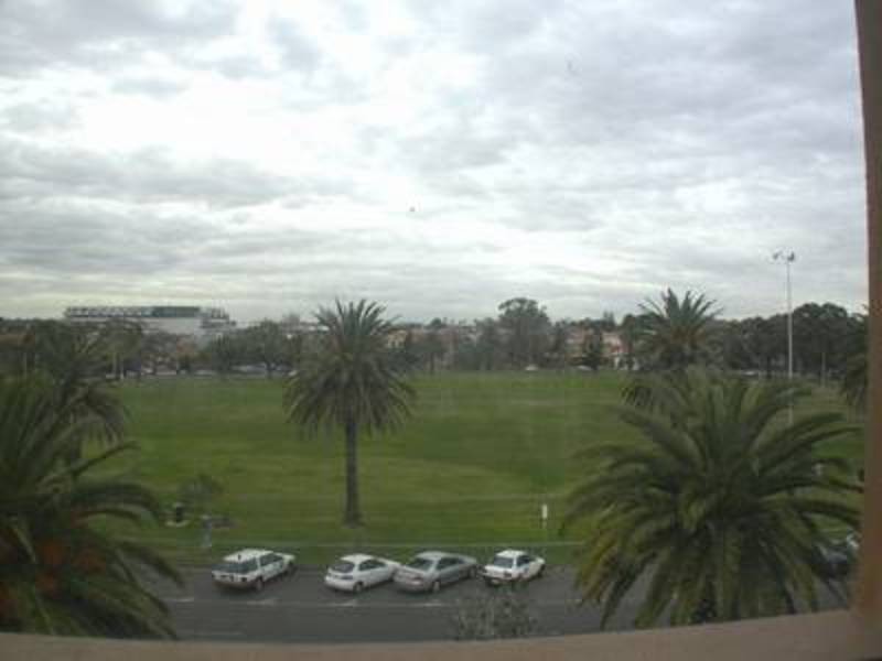 19/11 Marine Parade, St Kilda VIC 3182