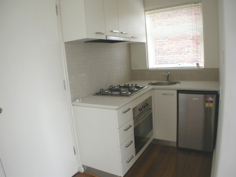 8/11 Bluff Avenue, Elwood VIC 3184