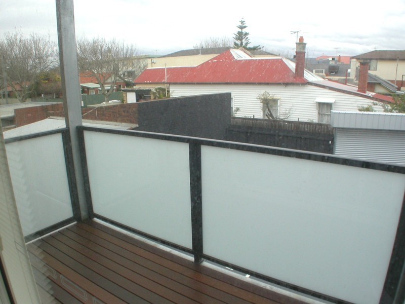 8/11 Bluff Avenue, Elwood VIC 3184