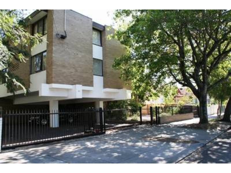 2/43 Park Street, St Kilda West VIC 3182
