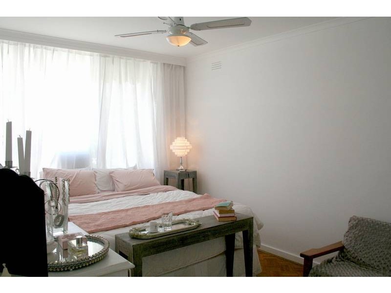 8/31 Dickens Square, Elwood VIC 3184