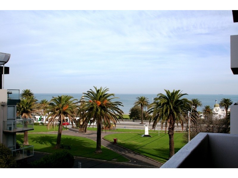 32/3 Alfred Square, St Kilda VIC 3182