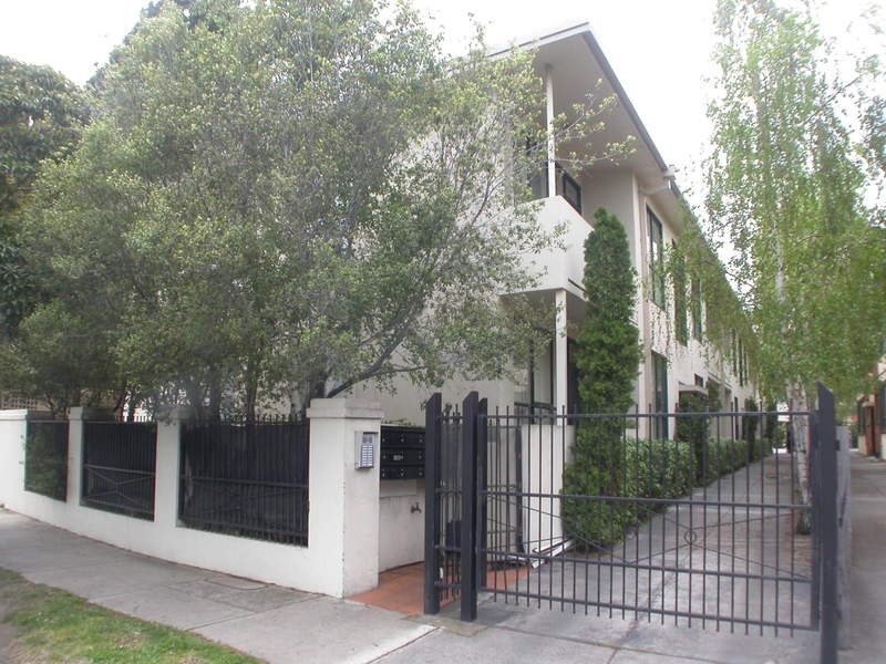 12/8 Charnwood Grove, St Kilda VIC 3182