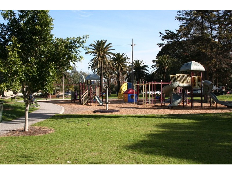 2/75 Spenser Street, St Kilda VIC 3182