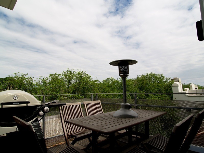 24/52 Fitzroy Street, St Kilda VIC 3182