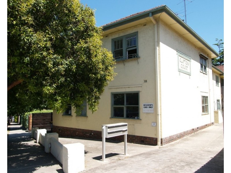 2/83 Barkly Street, St Kilda VIC 3182