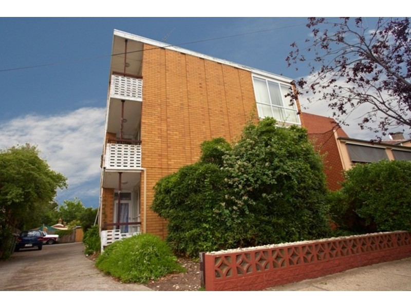 2/26 Charnwood Crescent, St Kilda VIC 3182