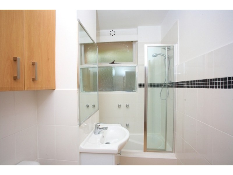 2/26 Charnwood Crescent, St Kilda VIC 3182