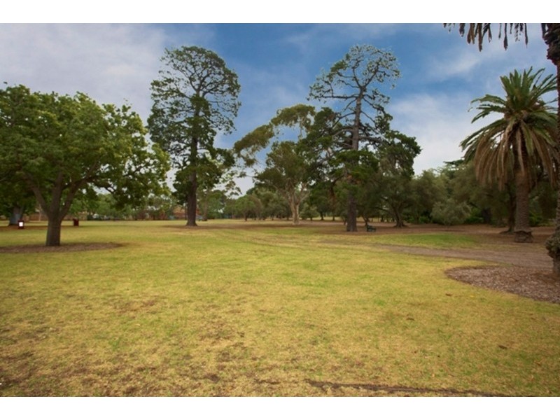 2/26 Charnwood Crescent, St Kilda VIC 3182