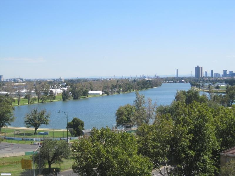 806/81 Queens Road, St Kilda VIC 3182