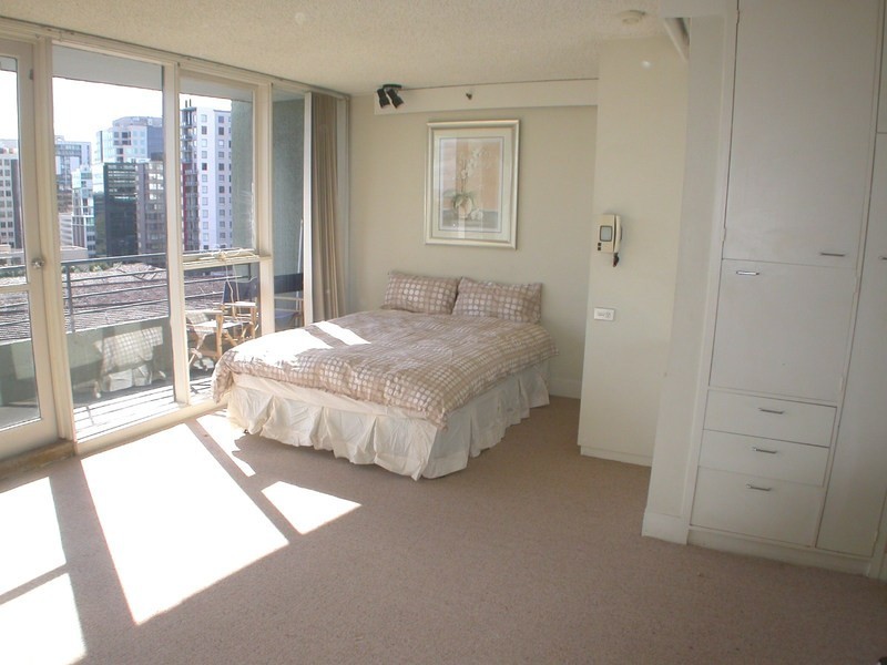 806/81 Queens Road, St Kilda VIC 3182