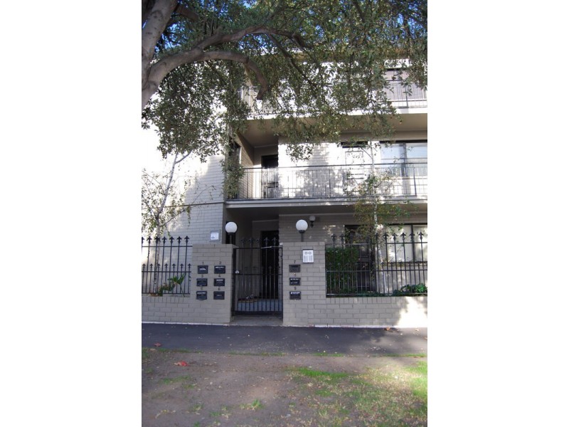 3/143 Canterbury Road, Middle Park VIC 3206