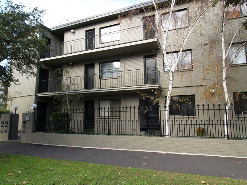 3/143 Canterbury Road, Middle Park VIC 3206