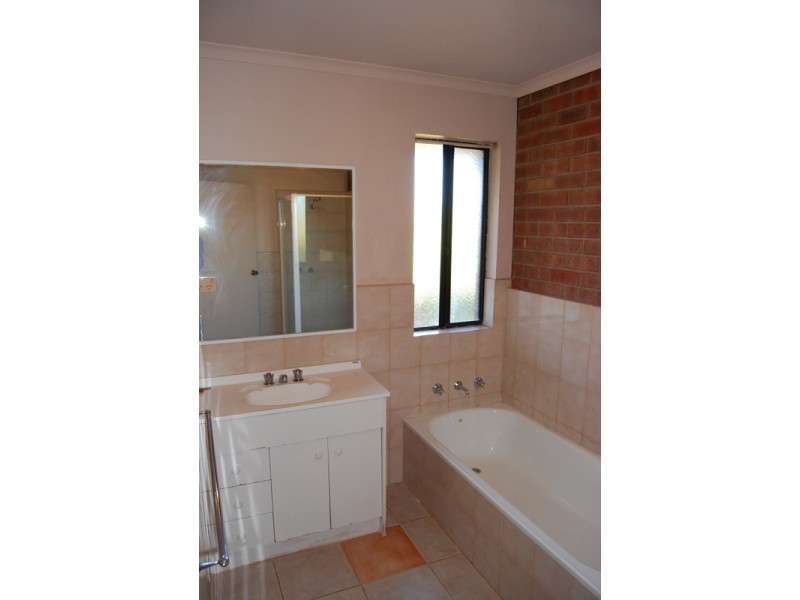 4/8 Fintonia Street, Oakleigh VIC 3166