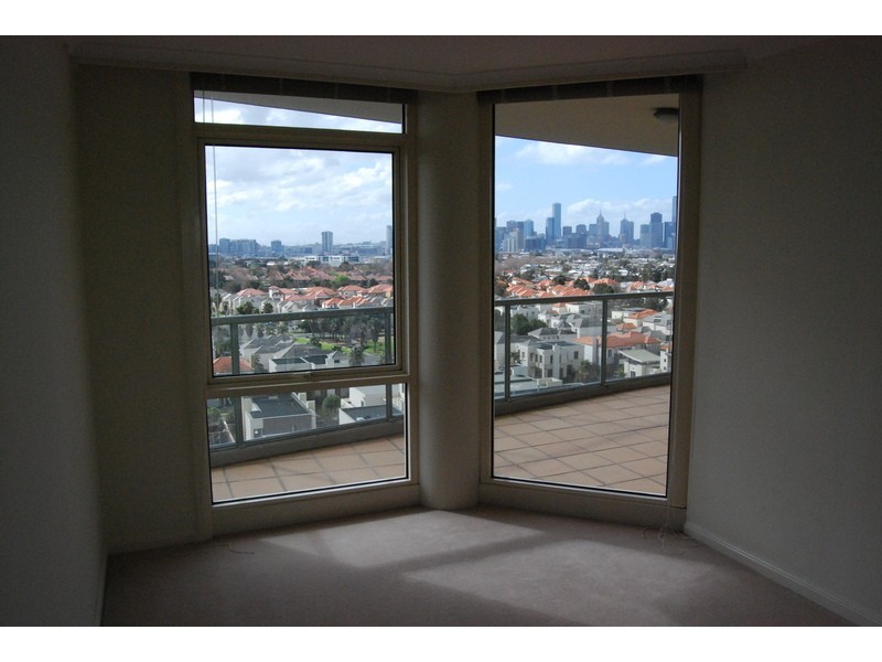 802/127 Beach Street, Port Melbourne VIC 3207