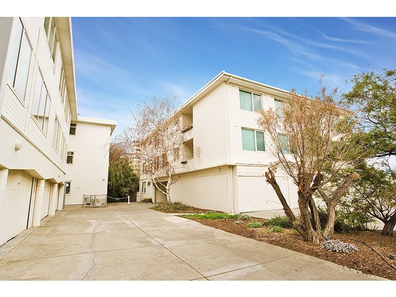 1/19 Shakespeare Grove, St Kilda VIC 3182