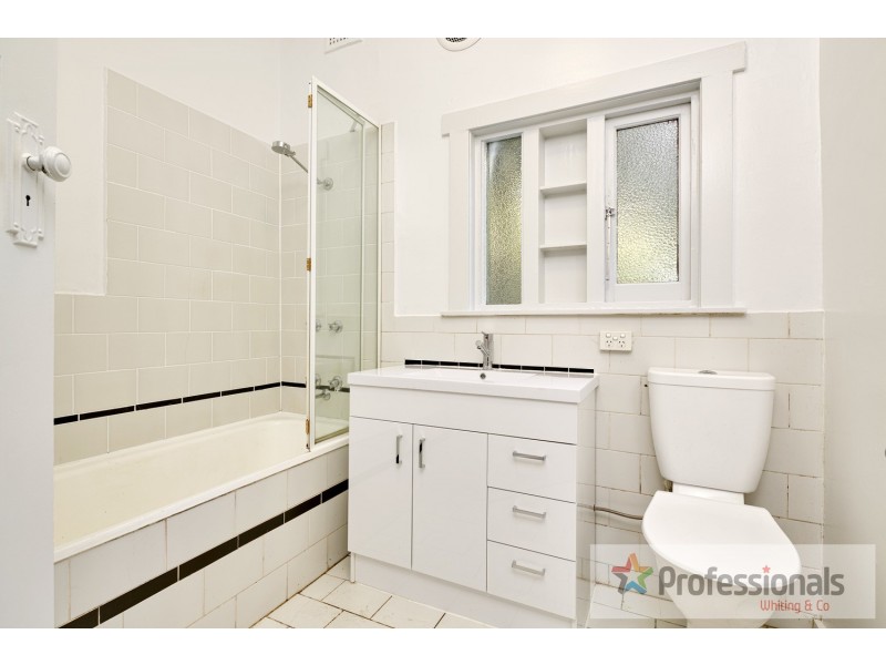 3/6 Westbeach Road, St Kilda VIC 3182