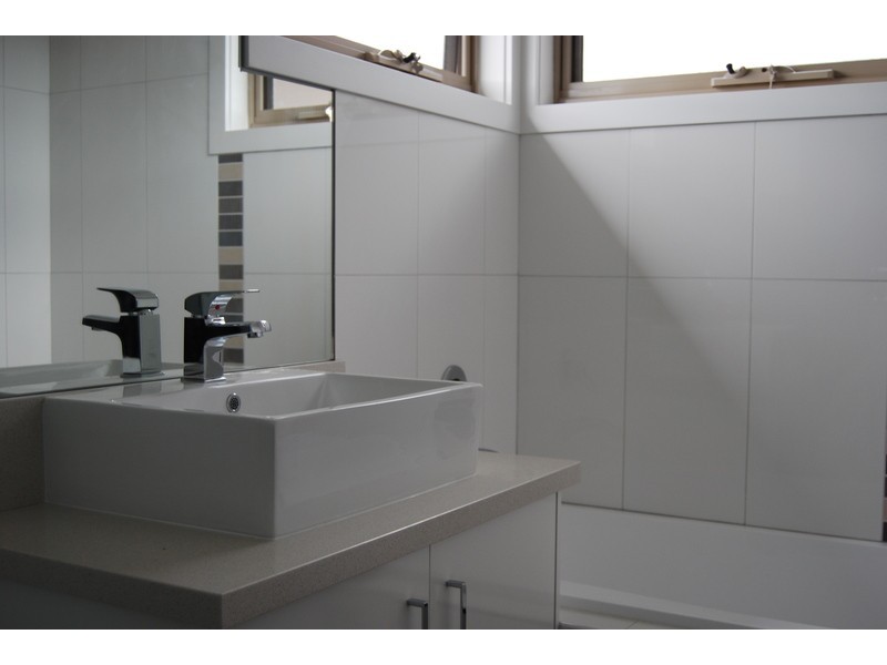 2/17 Carmen Street, Newport VIC 3015