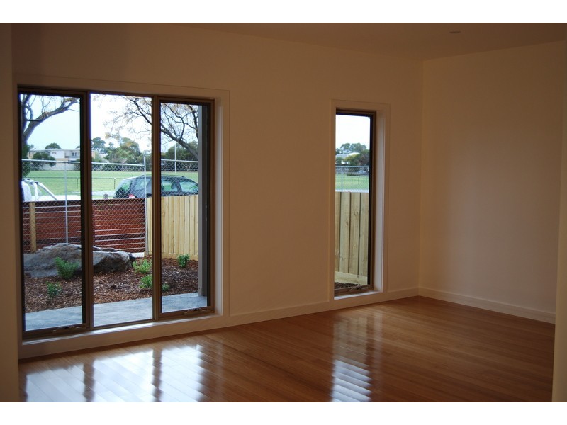 2/17 Carmen Street, Newport VIC 3015