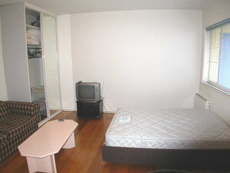 2/5 Burnett Street, St Kilda VIC 3182