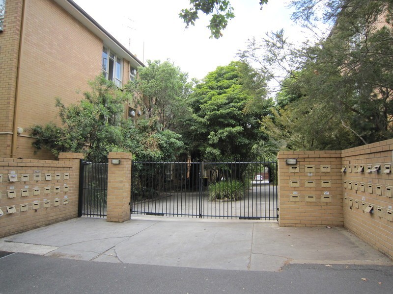 22/10 Acland Street, St Kilda VIC 3182