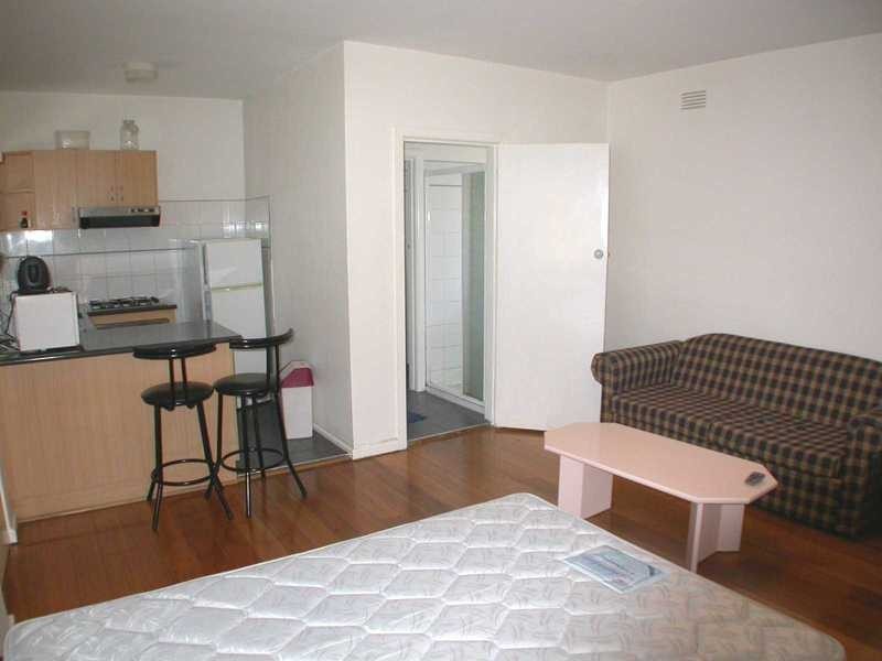 2/5 Burnett Street, St Kilda VIC 3182