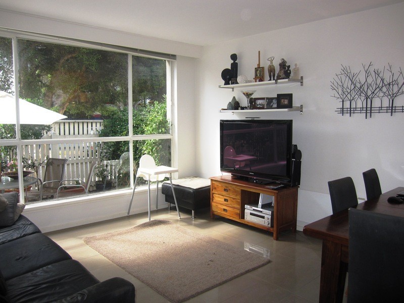 1/2 Greig Court, Elwood VIC 3184