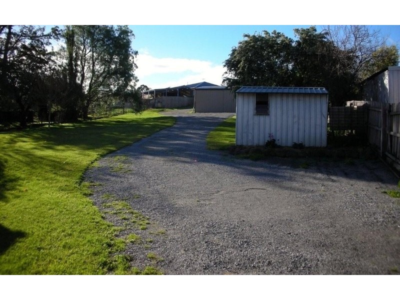 34 Railway Avenue, Garfield VIC 3814