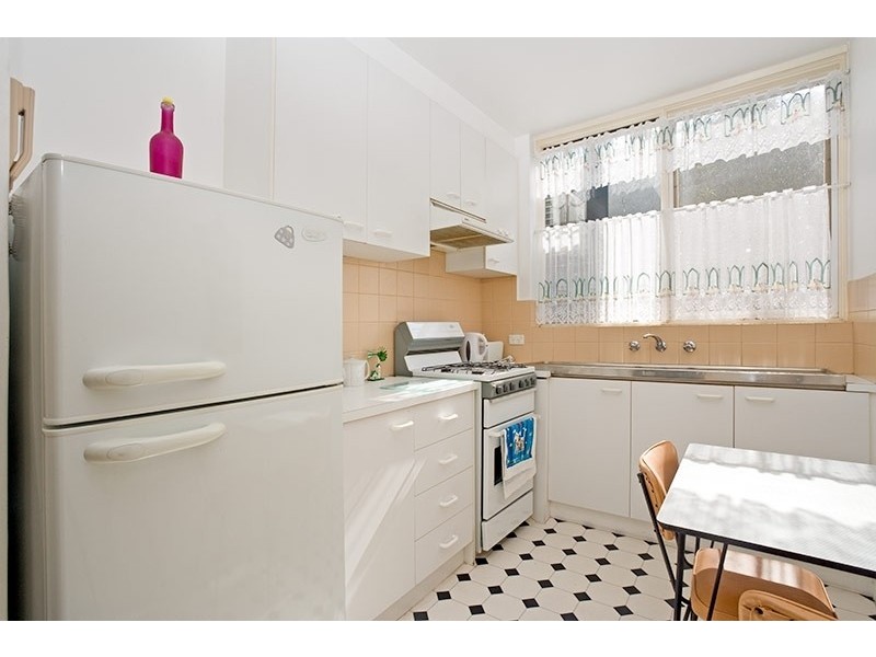 16/180 Barkly Street, St Kilda VIC 3182