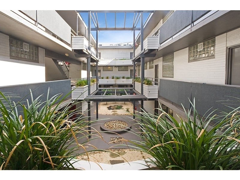 16/180 Barkly Street, St Kilda VIC 3182