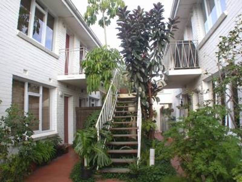 2/23 Neptune Street, St Kilda VIC 3182