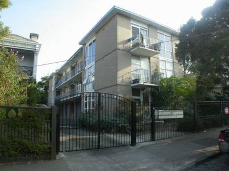 8/10 Gurner Street, St Kilda VIC 3182