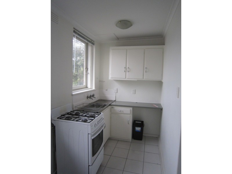 8/10 Gurner Street, St Kilda VIC 3182