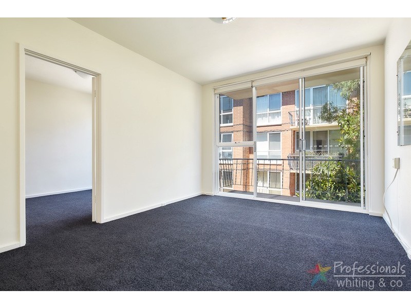 28/25 Robe Street, St Kilda VIC 3182