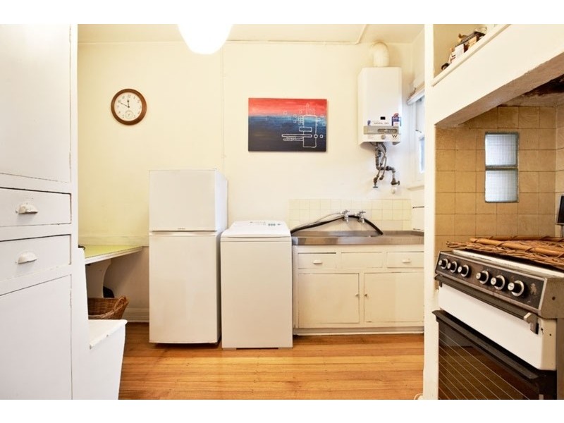 16 Charnwood Road, St Kilda VIC 3182