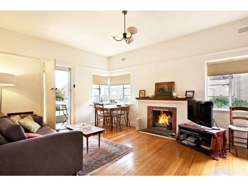 16 Charnwood Road, St Kilda VIC 3182