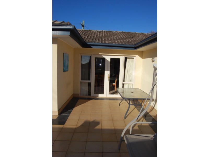 1 Kalimna Crescent, Doncaster VIC 3108
