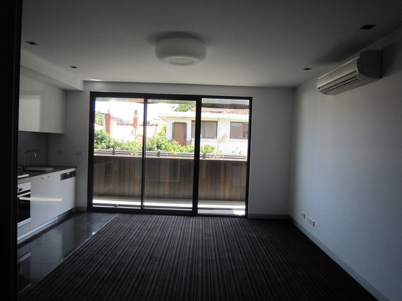 8/17 Robe Street, St Kilda VIC 3182