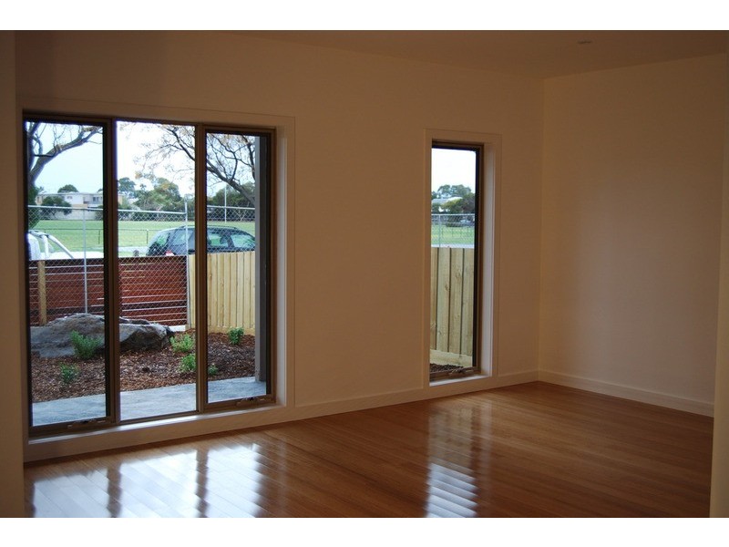 2/17 Carmen Street, Newport VIC 3015