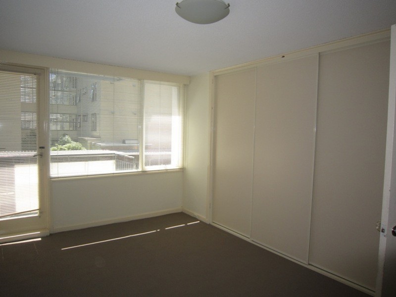 1A/21 The Esplanade, St Kilda VIC 3182