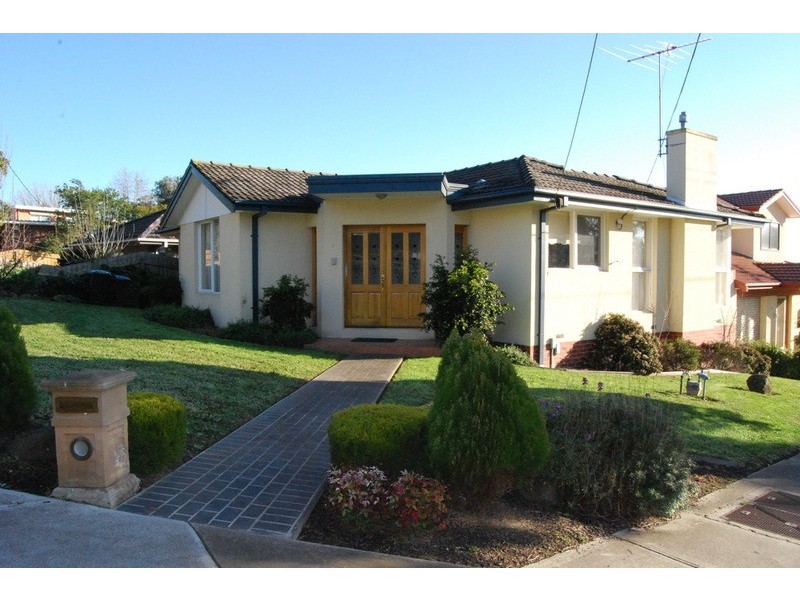 1 Kalimna Crescent, Doncaster VIC 3108