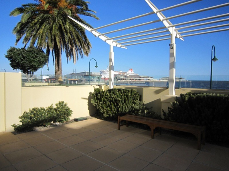 T03/115 Beach Street, Port Melbourne VIC 3207