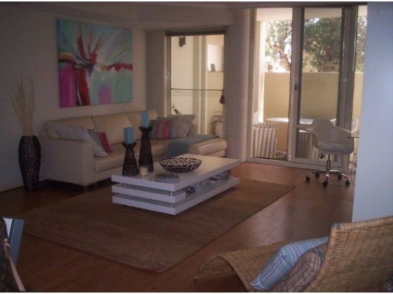 T03/115 Beach Street, Port Melbourne VIC 3207