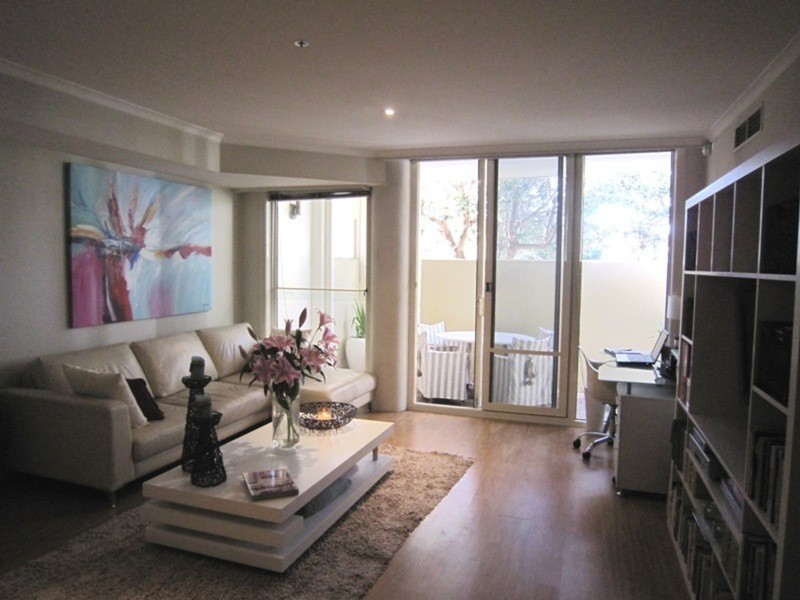 T03/115 Beach Street, Port Melbourne VIC 3207