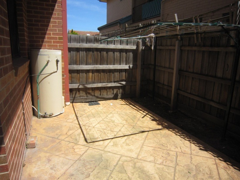 1/27 Shepparson Avenue, Carnegie VIC 3163