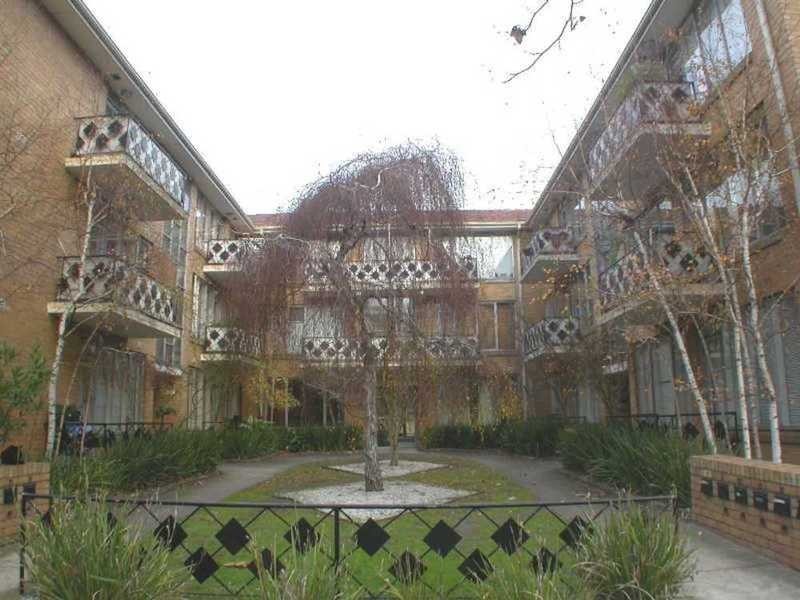 1/3 Wimbledon Avenue, Elwood VIC 3184