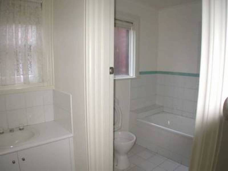 2/33 Grey Street, St Kilda VIC 3182