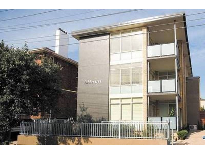 10/11 Bluff Avenue, Elwood VIC 3184