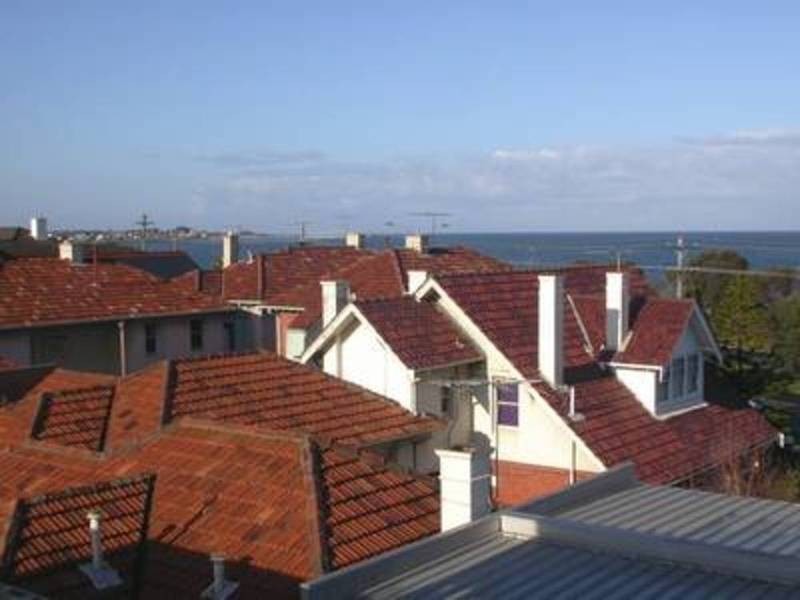 10/11 Bluff Avenue, Elwood VIC 3184