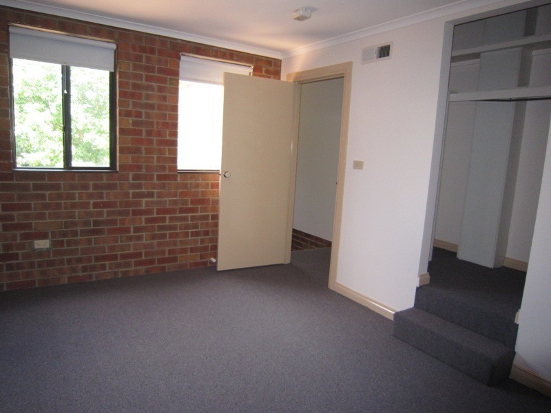 2/8 Fintonia Street, Oakleigh VIC 3166